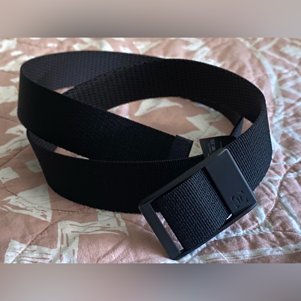 SOLD• Men’s Lululemon belt black  SZ Small Commission Belt NWOT